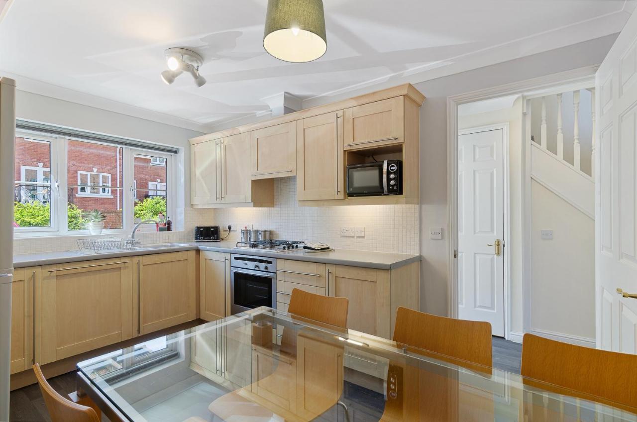 4Br Townhouse Wbalcony Free Parking Fast Wi-Fi Villa NWI Buitenkant foto
