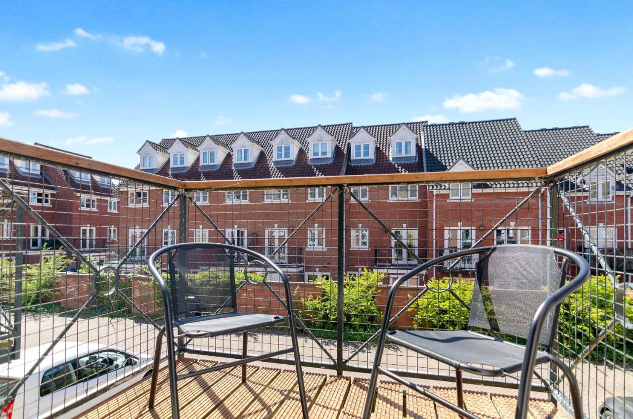 4Br Townhouse Wbalcony Free Parking Fast Wi-Fi Villa NWI Buitenkant foto