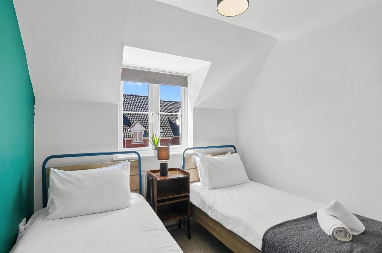 4Br Townhouse Wbalcony Free Parking Fast Wi-Fi Villa NWI Buitenkant foto