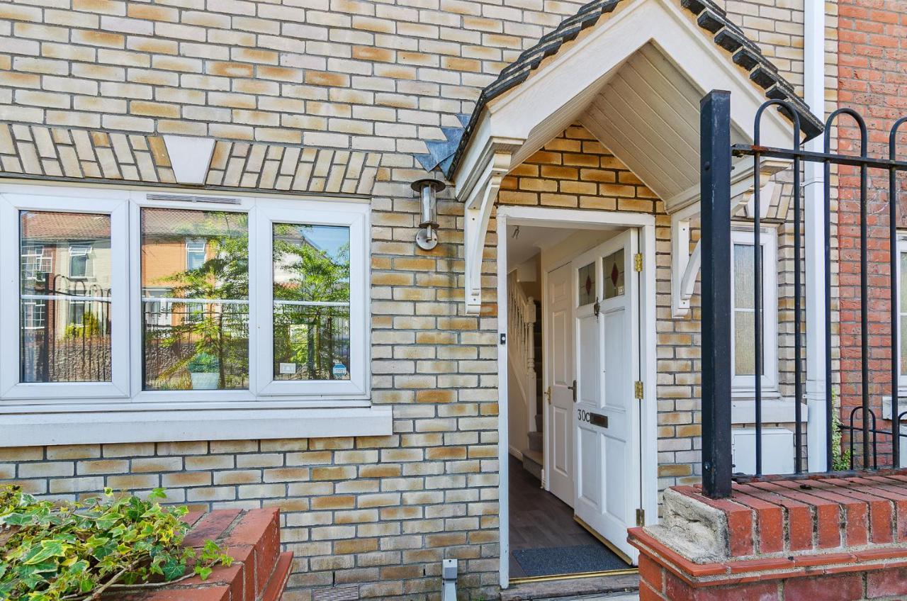 4Br Townhouse Wbalcony Free Parking Fast Wi-Fi Villa NWI Buitenkant foto