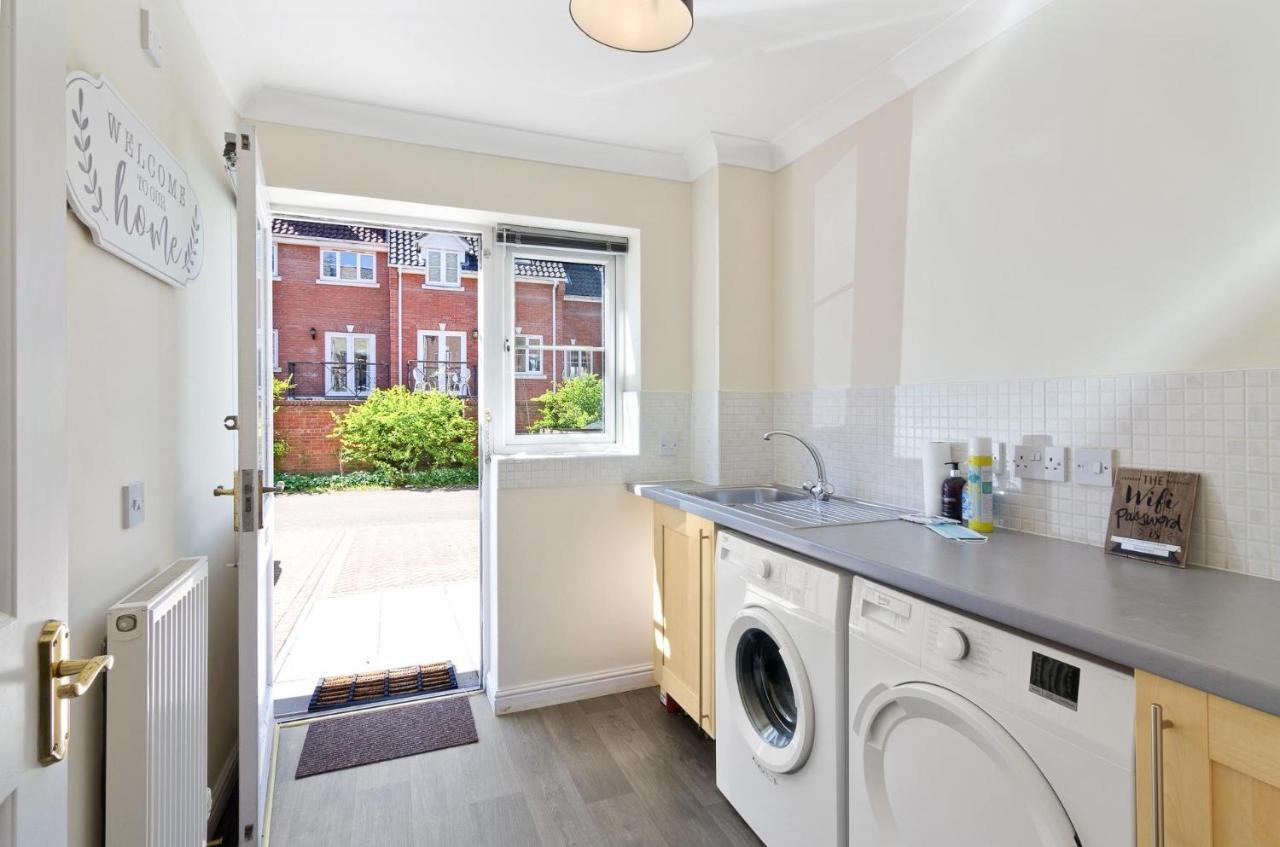 4Br Townhouse Wbalcony Free Parking Fast Wi-Fi Villa NWI Buitenkant foto