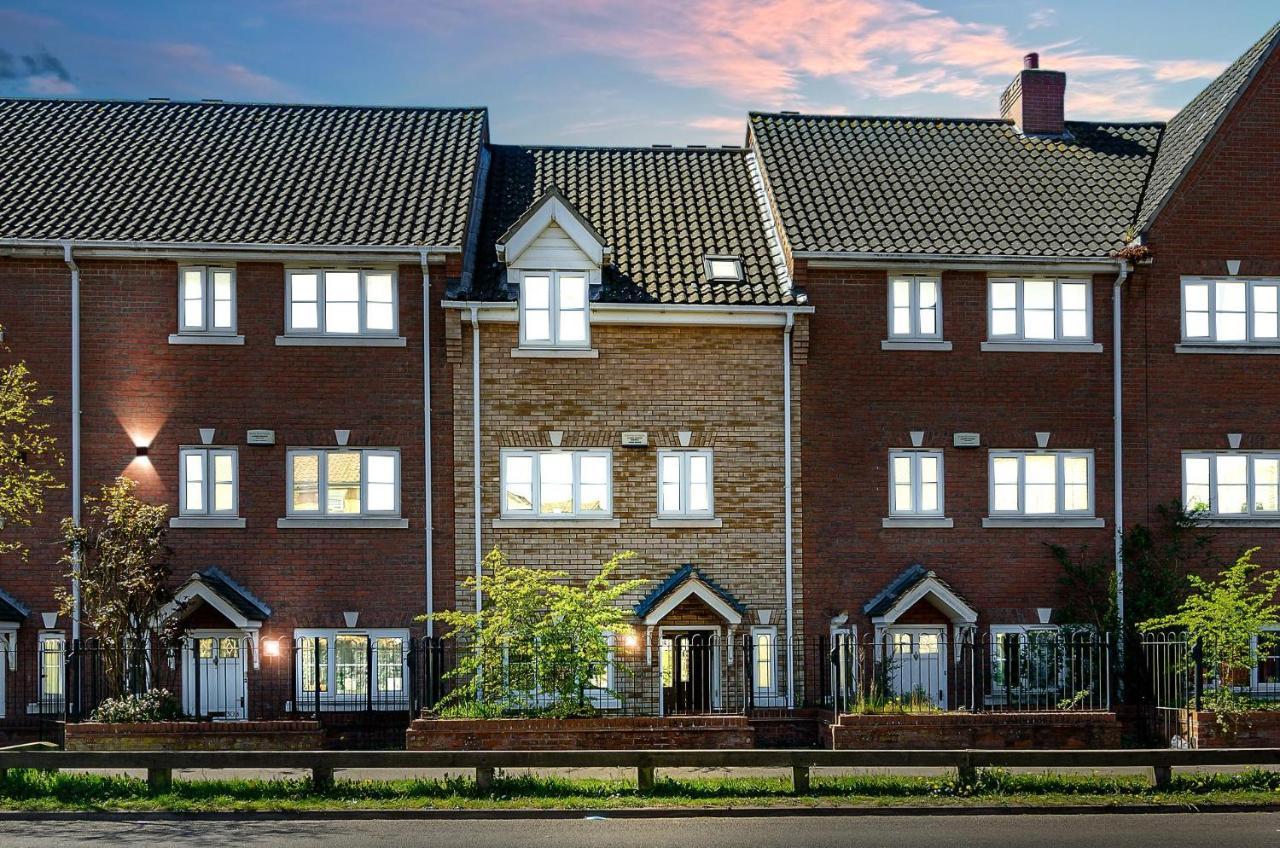 4Br Townhouse Wbalcony Free Parking Fast Wi-Fi Villa NWI Buitenkant foto