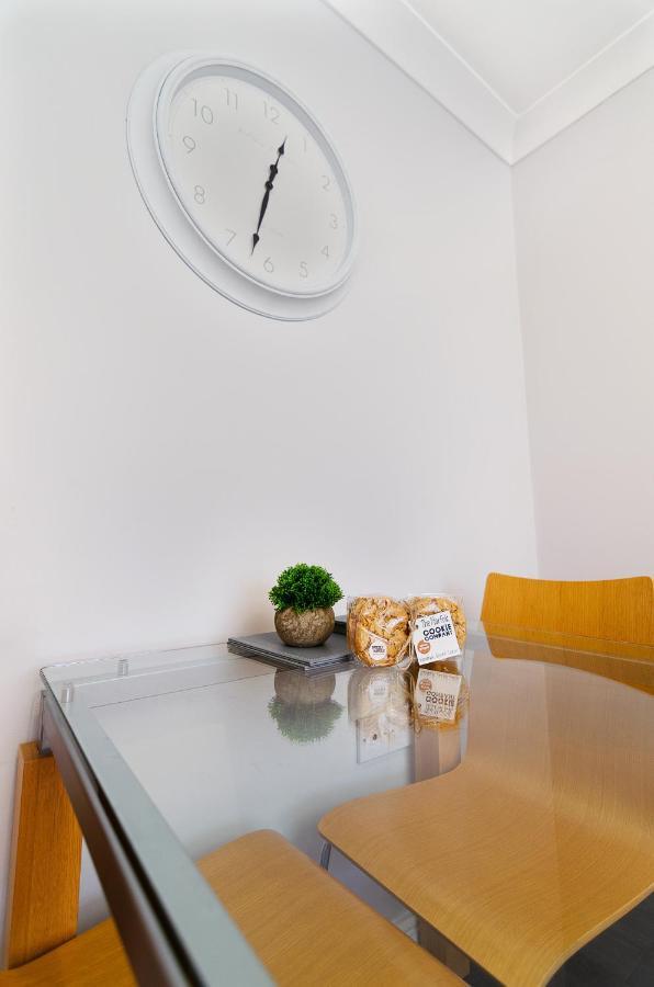 4Br Townhouse Wbalcony Free Parking Fast Wi-Fi Villa NWI Buitenkant foto