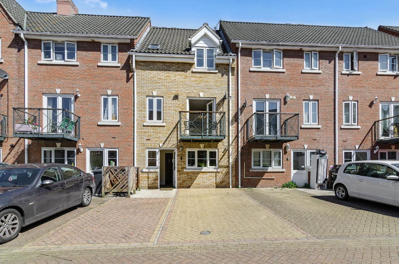 4Br Townhouse Wbalcony Free Parking Fast Wi-Fi Villa NWI Buitenkant foto