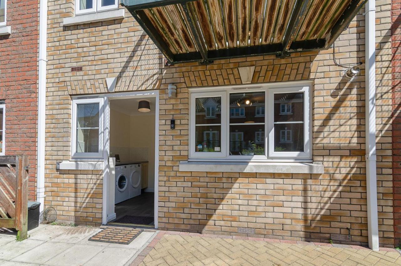 4Br Townhouse Wbalcony Free Parking Fast Wi-Fi Villa NWI Buitenkant foto