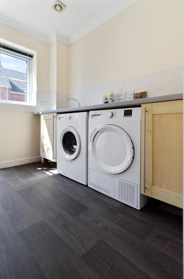 4Br Townhouse Wbalcony Free Parking Fast Wi-Fi Villa NWI Buitenkant foto